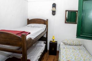 a small bedroom with a bunk bed and a small bedskirts at Hostel Mar y Campo in Piriápolis