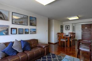 Χώρος καθιστικού στο Guernica Apartments