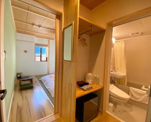 A bathroom at 寅家 Japanese modern hotel