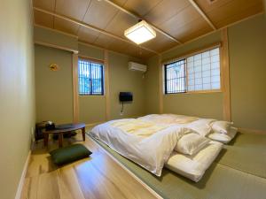 A bed or beds in a room at 寅家 Japanese modern hotel