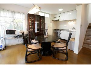 Una cocina o cocineta en iHouse あたみんち