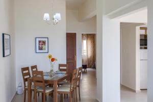 Φωτογραφία από το άλμπουμ του Lily of Crete 2 - Sea & Beach front Apartment στον Κάτω Γαλατά