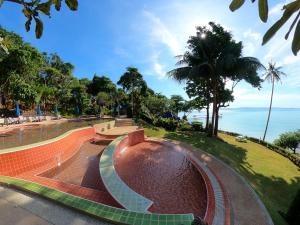 Басейн в или близо до Koh Mak Buri Hut Natural Resort