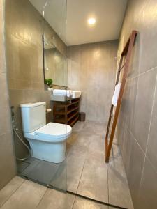 Kúpeľňa v ubytovaní Eyu@Timurbay Seaview Residence