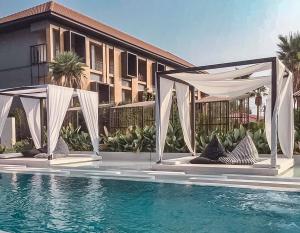 Bazén v ubytování The Peem Hotel nebo v jeho okolí