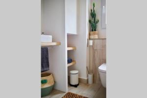 Koupelna v ubytování Javea luxury apartment 50m from Arenal sandy beach + 18 fotografií