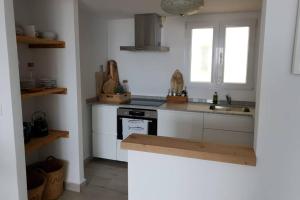 Kuchyň nebo kuchyňský kout v ubytování Javea luxury apartment 50m from Arenal sandy beach