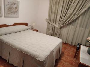A bed or beds in a room at Casa Rural COMPLEX MASIA DEL TREMENDO y Agroturismo