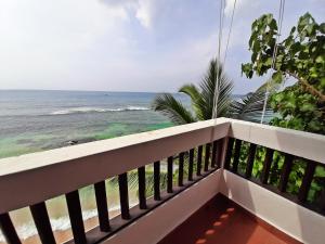 a balcony with a view of the ocean at La Veranda Di Serena in Unawatuna