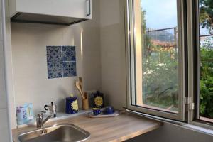 a kitchen counter with a sink and a window at Guisomar in Palermo +17 photos