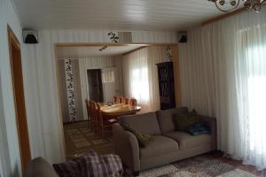 a living room with a couch and a table at Gemütliches Haus mit Sauna im Voralpenland in Peißenberg