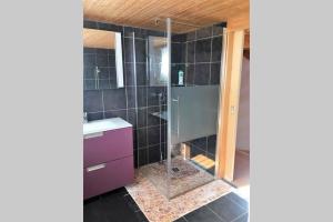 Bilik mandi di Whole large 3 levels apartment