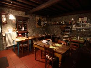 A restaurant or other place to eat at Agriturismo Al Marnich