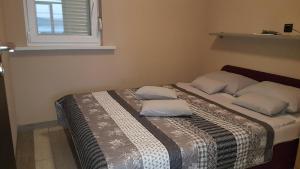 Posteľ alebo postele v izbe v ubytovaní Apartmani Zorzo