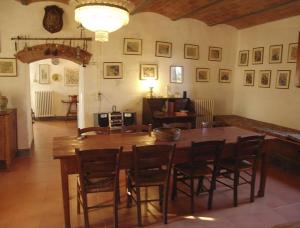 A restaurant or other place to eat at Villa Casalunga