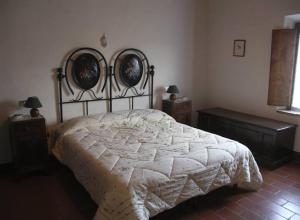 A bed or beds in a room at Villa Casalunga