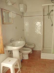 A bathroom at Villa Casalunga