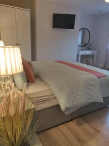 a bed with a blanket on it in a bedroom at Apartment in Letterkenny