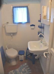 Kúpeľňa v ubytovaní CASA LELA 1...όπως μια φορά...like once