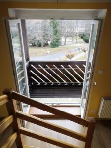 Balkón nebo terasa v ubytování Apartment Lipno Šumava pro 8 hostů