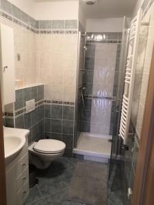 Koupelna v ubytování Apartment Lipno Šumava pro 8 hostů
