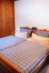 two beds sitting next to each other in a room at Ferienhütte in Ruhpolding in Ruhpolding