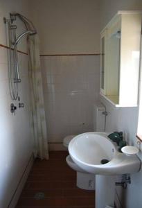 a bathroom with a sink and a shower and a toilet at Villa Il Cerro in Radicofani