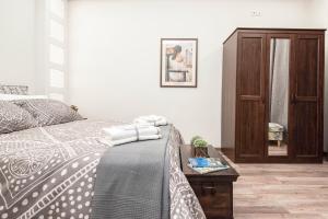 A bed or beds in a room at ¨Socrates¨ Traditional Apartment In The Center Of Athens