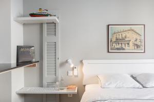 Postel nebo postele na pokoji v ubytování Troon of Athens Apartments