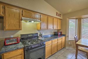 Gallery image of Yuma Retreat with Fire Pit in a Golf Course Mecca! in Fortuna +21 photos