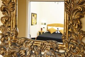 A bed or beds in a room at Casa Roma Luxury Apartment