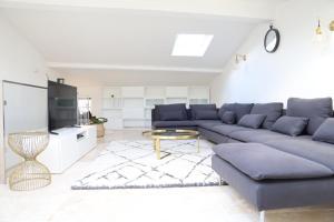 a living room with a blue couch and a tv at LOCAPPART CASSIS en Provence in Cassis