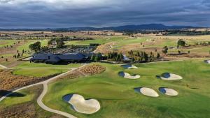 an overhead view of the golf course at the resort at Yering Gorge Cottages in Yering