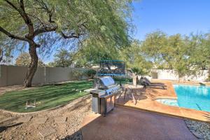The swimming pool at or close to Pet-Friendly Glendale Home Game Room and Pool!