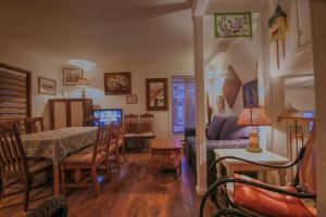 a living room with a table and a couch at Vieille Maison Rustique Espace Intéressant in Quebec City