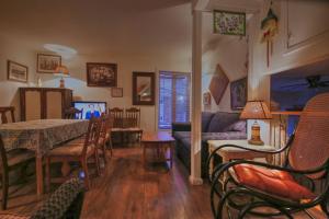 a living room with a table and a couch at Vieille Maison Rustique Espace Intéressant in Quebec City