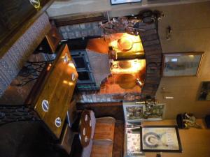 Area soggiorno di Buggle's Pub and Accommodation