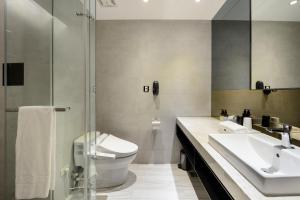 Kamar mandi di Evergreen Palace Hotel Chiayi