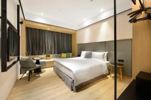 Tempat tidur dalam kamar di Evergreen Palace Hotel Chiayi