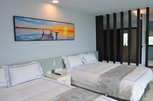 Posteľ alebo postele v izbe v ubytovaní Qian Qian Riverside B&B