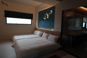 Posteľ alebo postele v izbe v ubytovaní Qian Qian Riverside B&B