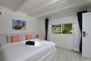 Postel nebo postele na pokoji v ubytování Kata White Villas
