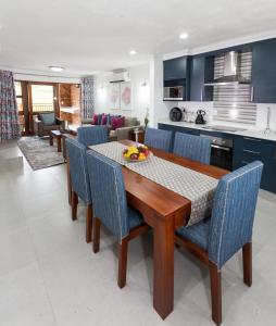 a kitchen and dining room with a table and chairs at Kruger Park Lodge Unit No. 608A in Hazyview