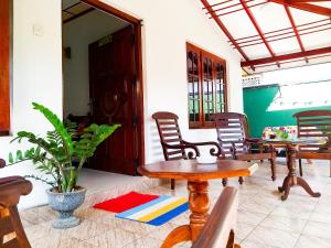 Posezení v ubytování Sahana Sri Villa + 37 fotografií