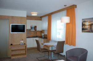 a kitchen and dining room with a table and chairs at Appartements Vilsalp in Tannheim