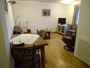 a living room with a table and chairs at Vakantie appartement Paedshof Ransdaal in Ransdaal