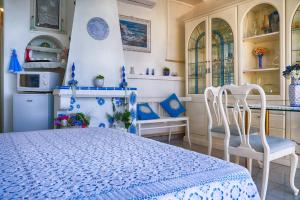 a kitchen with a bed and two chairs in a room at B&B Il Bacio di Capri in Anacapri