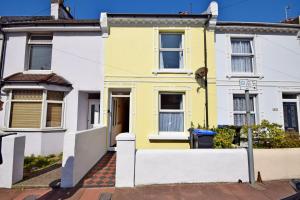 Gallery image of Church Cottage, Worthing in Worthing