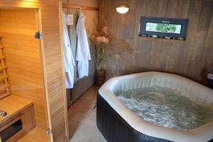 Fotografia z galérie ubytovania Chata s wellness v destinácii Hutisko