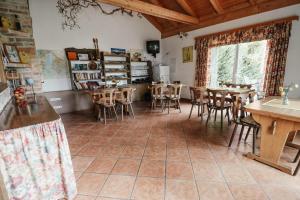 Restauracja lub miejsce do jedzenia w obiekcie Gästehaus Finklacke